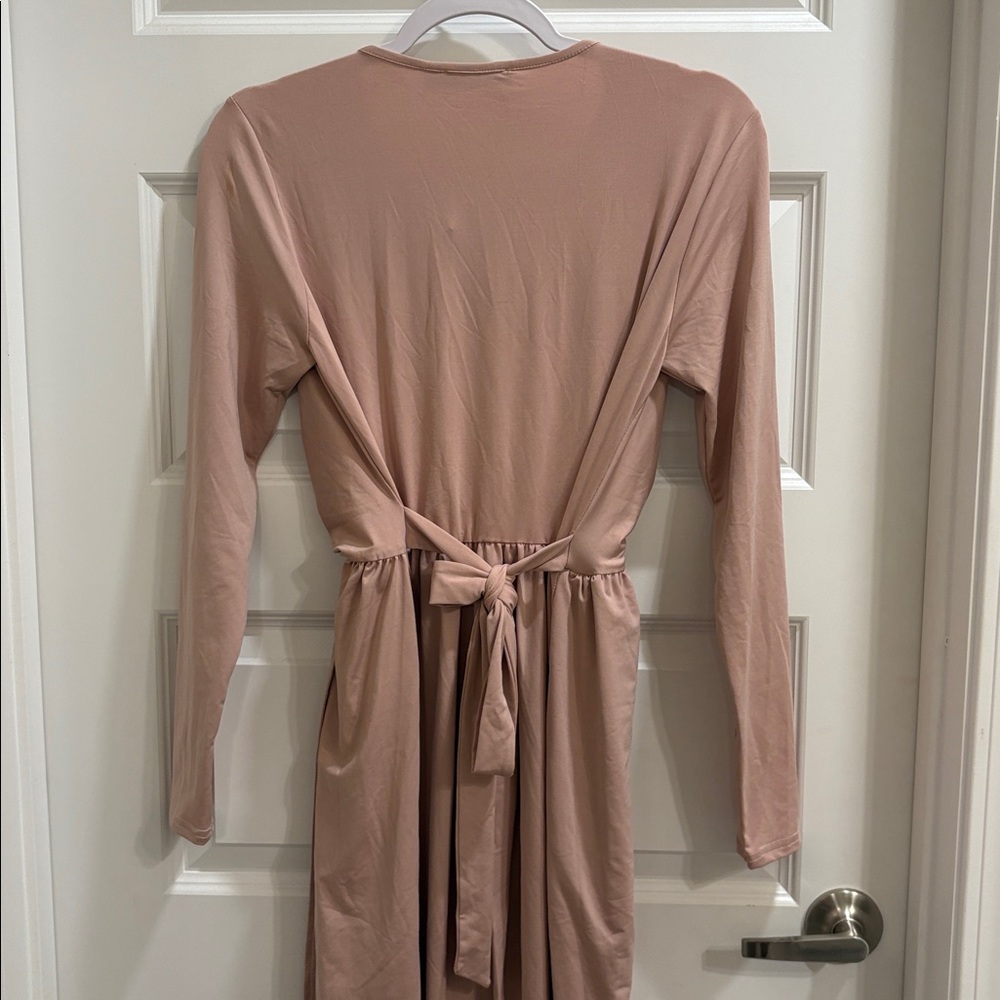 ✨NWT ASOS Maternity Dress✨ - Picture 5 of 6